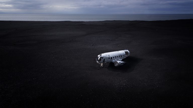Carcasse d'avion DC10 sur sol islandais